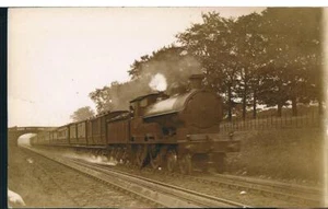 MAYNARD TOMLINSON RP POSTCARD POULTON LE FYLDE EXPRESS STEAM TRAIN AT FULL TILT - Picture 1 of 2