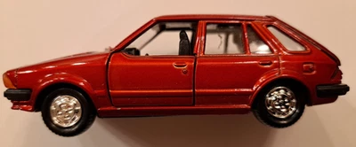 Yonezawa Toys Diapet Ford LAser GL in Rosso - Immagine 1 di 4