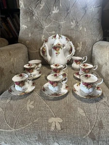 Royal Albert Old Country Roses 16 piece coffee set - Picture 1 of 5