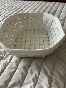 Vintage Obstschale weiß Keramik geflochtenes Gitter 8-seitig - Bild 1 von 9