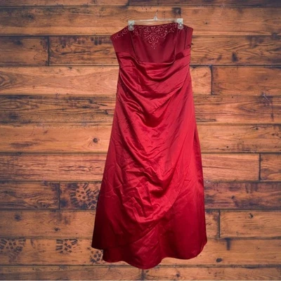 Maxi Vestido de Tul David's Novia Sin Tirantes Rojo Satinado Cuentas Talla 18 Foto 1 de 4