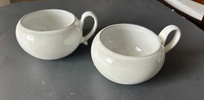 Juego de 2 tazas de café de porcelana blanca Crate & Barrel Lira 12 oz Foto 1 de 4