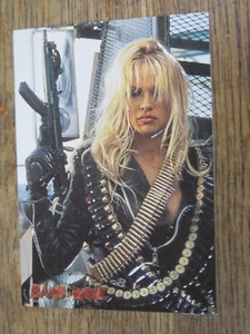 Tarjeta #E7 1996 Topps/Caballo Oscuro Alambre de púas Pamela Anderson Inserto en relieve - Imagen 1 de 6