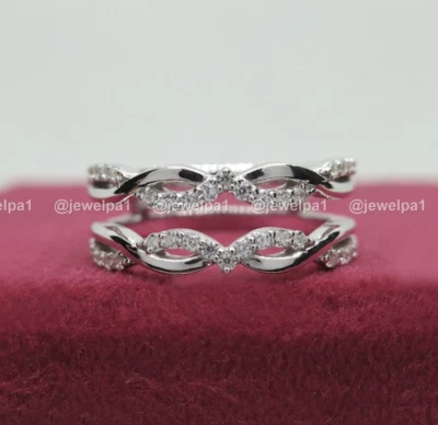 Alianza de boda con protección potenciadora de moissanita corte redondo VVS1 1 CT oro blanco sólido de 14 K Foto 1 de 4