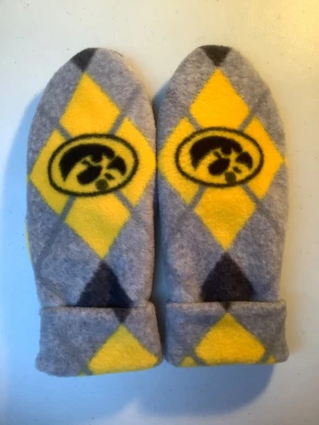 Hawkeyes University of Iowa MITTENS HANDCRAFTED womens NCAA fleece winter gloves Cover