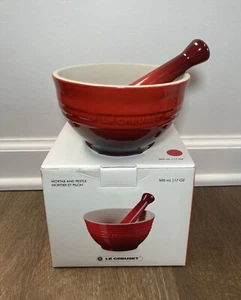 "Kirsche"" 17 Unzen Mörser & Stößel LE CREUSET Steinzeug Neu mit Etikett Kirschombre rot" - Bild 1 von 8