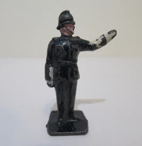 VINTAGE DINKY TOYS 42d POINT DUTY POLICEMAN FIGURE- GOOD CONDITION - Picture 1 of 6