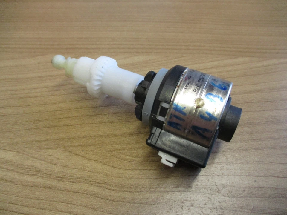 Stellmotor Scheinwerfer AUDI A4 B6 B7 B8 A5 8T 89022080 LWR - Bild 1 von 4