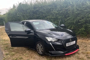 Peugeot 208 1.2 Pure Tech 100 Active 5dr Petrol in Gloss black - Picture 1 of 24