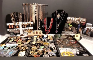 Lote de 176 piezas Pendientes/pulseras/collares/alfileres Usables Bisutería - Imagen 1 de 8
