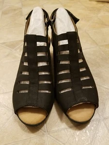 Comfortiva Womans Faye Sandals - Picture 1 of 8