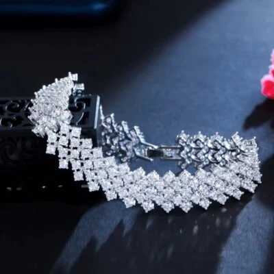 Holly: Brazalete estilo tenis de diamantes (plata) (creado en laboratorio) Foto 1 de 4