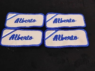 Uniforme de tela "Alberto" (4) etiquetas con nombre bordadas azul sobre blanco. Lote #706 Foto 1 de 4