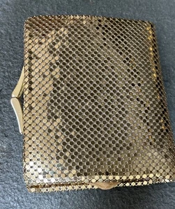 Whiting And Davis Vintage Gold Mesh Geldbörse mit Münzbörse innen mit Kiss Lock - Bild 1 von 16