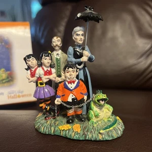 Dept 56 799978 A Grimsly Family Snow Village Halloween accessory 2007 Spooky - Picture 1 of 8