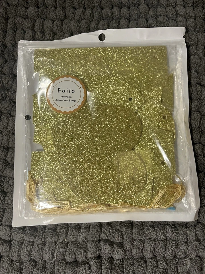 Mr & Mrs Gold Hanging Sign - Image 1 of 1