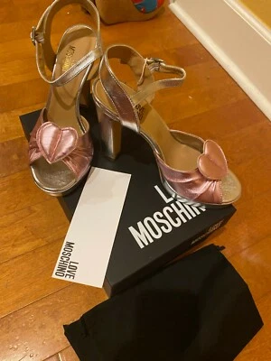 Zapatos de salón Love Moschino metalizados rosa y plata, Italianos 39, US 8,5, nuevos con caja Foto 1 de 4