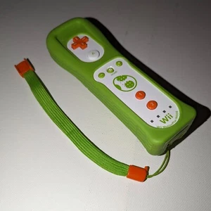 Tested Wii Remote Plus - Yoshi (2014 AUS) Original Box, Jacket & Strap - Picture 1 of 5