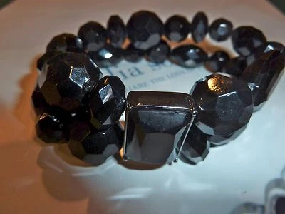 НОВЫЙ С ЯРЛЫКАМИ - LIA СОФИЯ «ПЕРЕДНИЙ РЯД» ЧЕРНЫЙ СТЕКЛА И СМОЛЫ БИСЕР ЭЛАСТИЧНЫЙ БРАСЛЕТ - $48 - Изображение 1 из 2