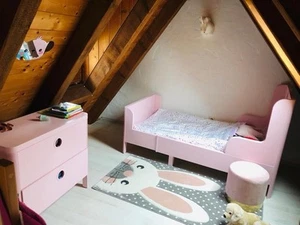BUSUNGE Kinderbett + Kommode – Rosa – sehr gut erhalten (IKEA) - Bild 1 von 1