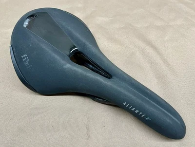 Fizik Aliante R1 Open Saddle Large Carbon Rails - Image 1 of 4