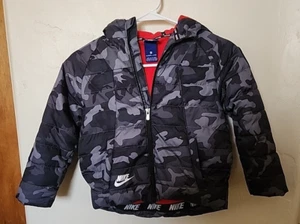 NIKE Authentic Boy's Grey/Black Camo Hooded Winter Puffer Jacket Coat Size 4T - Picture 1 of 10