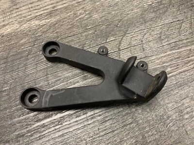 Reposapiés delantero izquierdo Honda 2003-2004 CBR600RR OEM estribo soporte de clavija Foto 1 de 4