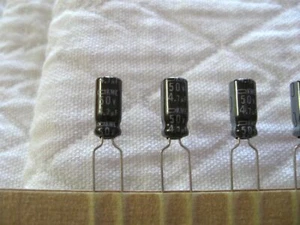 4.7uF 50V 105C quality Chemi-Con KME Radial Electrolytic Capacitors X5 from UK - Picture 1 of 6
