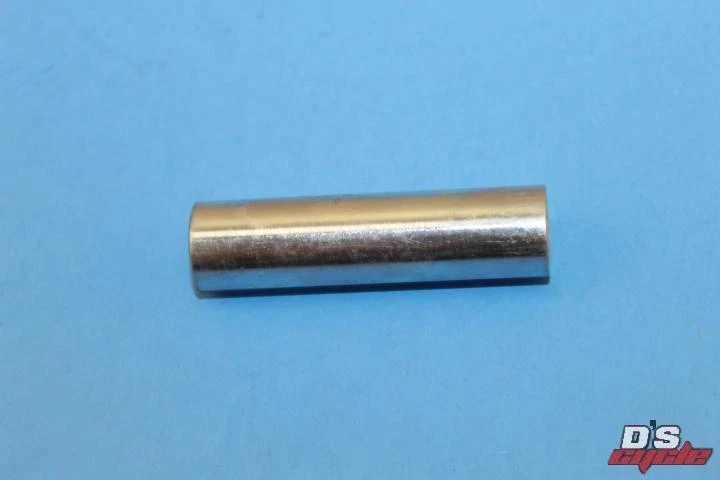 NOS Yamaha Engine Mount Boss 1977 1978 YZ400 IT400 IT250 1977 YZ250 1W4-21414-00 - Image 1 of 1