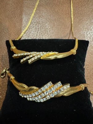 Avon ожерелье и браслет комплект - красивый набор в золотой отделке с прозрачными камнями  - Изображение 1 из 4