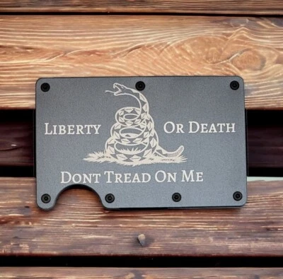 Grabado en EE. UU., "Gadsden Liberty or Death", Cartera Delgada, Bloqueo RFID Aluminio Foto 1 de 3