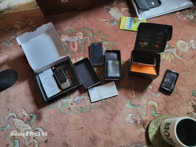 Samsung Galaxy S3 - Nokia 6303i - 2 x San Francisco Handys Ersatzteile und Reparaturen - Bild 1 von 4