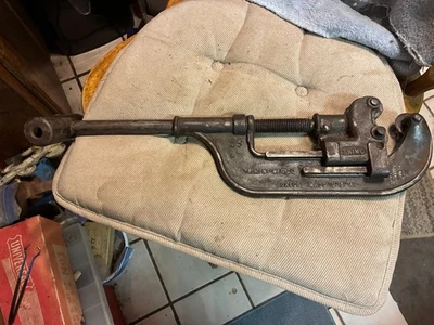 Vintage Trimont Mfg Co. No. 8 Pipe Cutter 1"-3" - In Great Condition! - Image 1 of 4