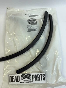 Harley OEM par 58320-76 carenado moldura goma negro - Imagen 1 de 1