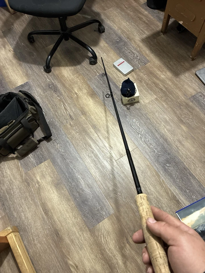 G.Loomis GL3 9' Fly Rod 9wt FR1089 with Tube and Sock - Image 1 of 4