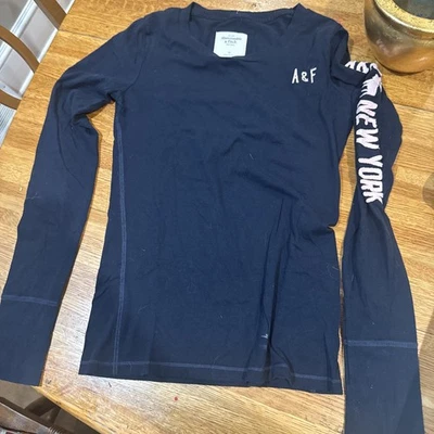 Abercrombie and Fitch Mujer’s M Y2K Manga Larga Deletreado Logo A&F Nueva York Foto 1 de 4