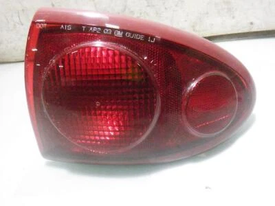 04 CHEVROLET CAVALIER RIGHT Taillight quarter panel mounted  - Imagem 1 de 4