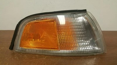 2001 MITSUBISHI MIRAGE RIGHT/PASSENGER CORNER LIGHT - Image 1 of 4