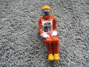 COZMIC MODELS SPACE 1999 1:24 Custom Paint 3" 75mm SITTING ASTRONAUT Lap Mattel - Picture 1 of 8
