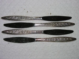 Lotto di 4 coltelli da burro vintage International Silverplate 1971 Charmaine (rose) - Foto 1 di 1