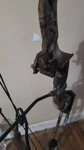 Hoyt USA Raider Camo Compound 50-60 lbs Outdoor Sports Bow - Picture 1 of 3