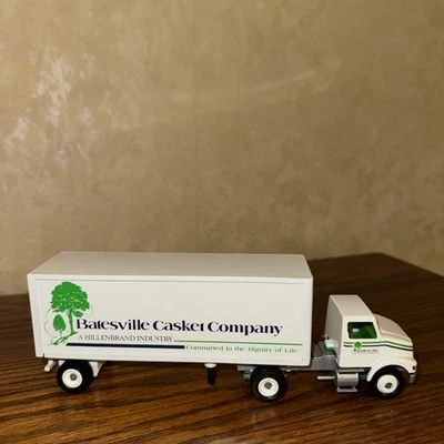 Winross Batesville Casket Company  1:64 1995 USA - Image 1 of 4