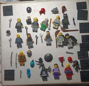 17 lego minifigures and Accessories Rare Vintage 51 Pieces - Picture 1 of 2