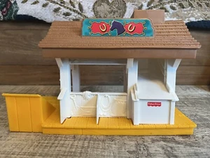 FISHER PRICE GEO TRAX ROPE N RIDE RANCH BARN/STABLE REPLACEMENT PART - Picture 1 of 7
