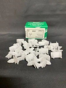 Clip de moldeo Rocker Auveco 20827 blanco nailon 25 piezas. (99-8568) - Imagen 1 de 7