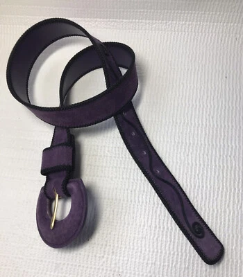 "Cinturón vintage Milor para mujer de gamuza púrpura con ribete negro talla 26,5-30,5"" usado" Foto 1 de 4