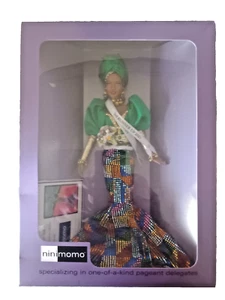 2021 Ninimomo Doll Miss Cameroon NRFB FS in US 3rd Runner Up - Bild 1 von 6