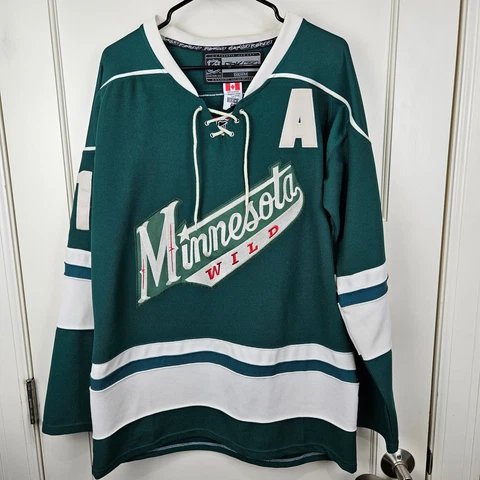 Minnesota Wild Zach Parise #11 NHL Hockey Jersey Sewn Fight Strap Size: 48 Cover