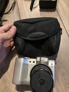 Toshiba Digital Still Camera Model PDR-M700 WITH BAG - Picture 1 of 11