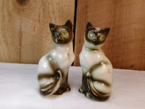 Vintage Victoria Ceramics Green Eyed Siamese Cat Salt and Pepper Shakers - Picture 1 of 5